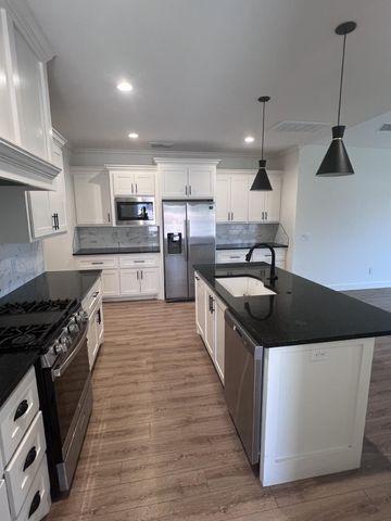322 Cowboy Lane, Wolfforth, TX 79382