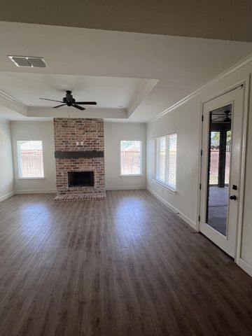 322 Cowboy Lane, Wolfforth, TX 79382