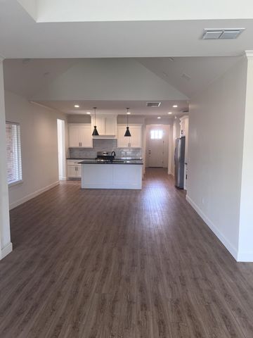 322 Cowboy Lane, Wolfforth, TX 79382