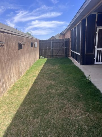 322 Cowboy Lane, Wolfforth, TX 79382