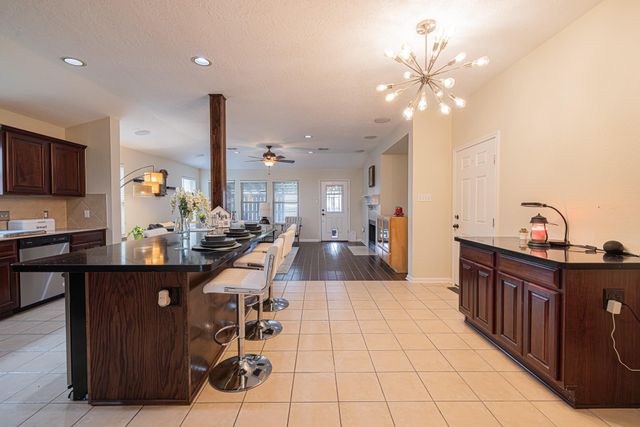 674 Fountain View Lane, League City, TX 77573
