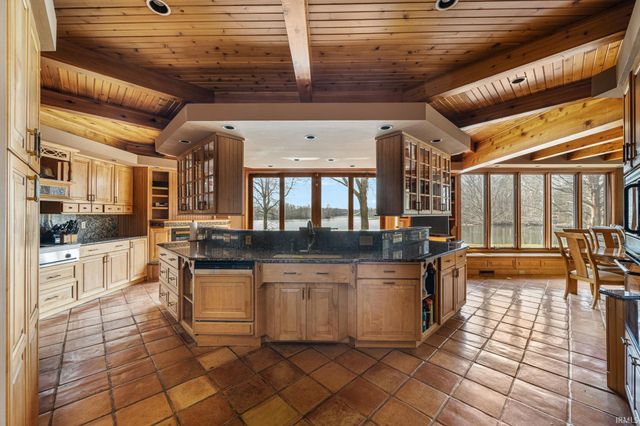 27 Quail Island, Elkhart, IN 46514