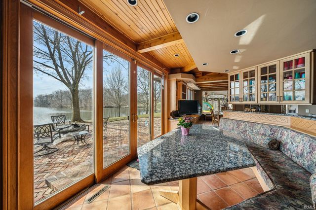 27 Quail Island, Elkhart, IN 46514