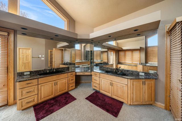 27 Quail Island, Elkhart, IN 46514