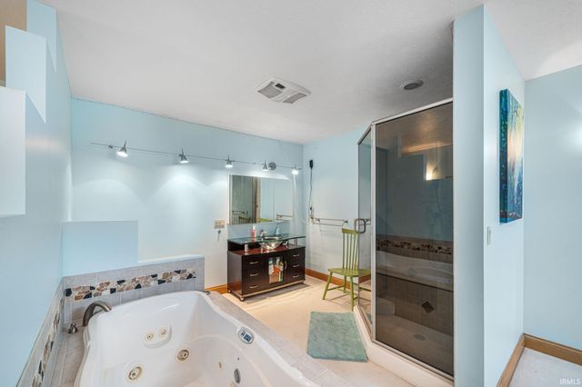 27 Quail Island, Elkhart, IN 46514