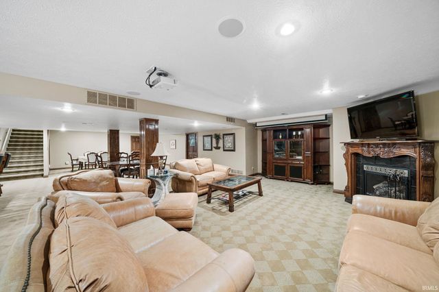 27 Quail Island, Elkhart, IN 46514
