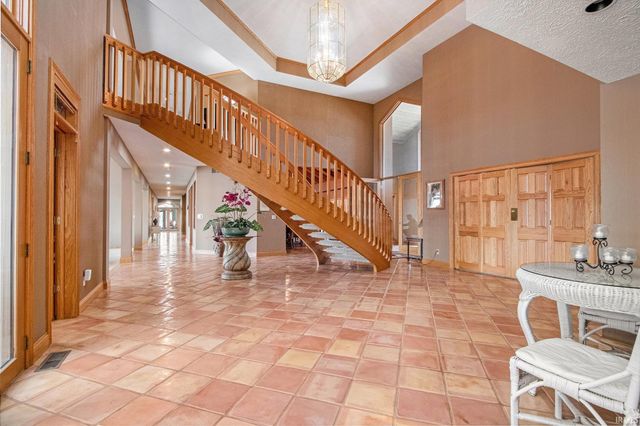 27 Quail Island, Elkhart, IN 46514