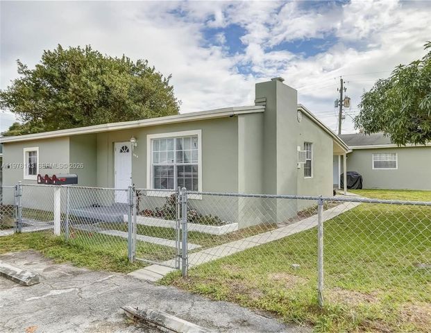 232 SW 23rd St 1-3, Fort Lauderdale, FL 33315