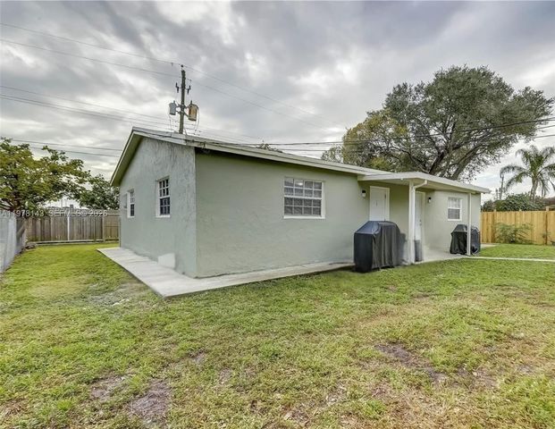 232 SW 23rd St 1-3, Fort Lauderdale, FL 33315