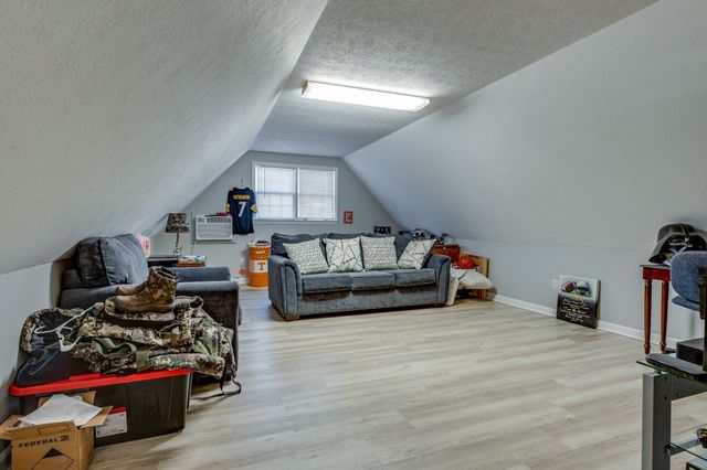 831 Columbia Hwy, Hohenwald, TN 38462