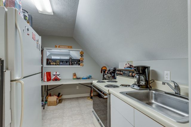 831 Columbia Hwy, Hohenwald, TN 38462