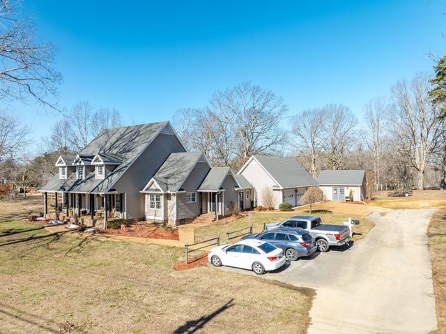 831 Columbia Hwy, Hohenwald, TN 38462