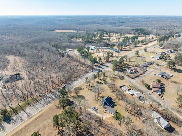 831 Columbia Hwy, Hohenwald, TN 38462