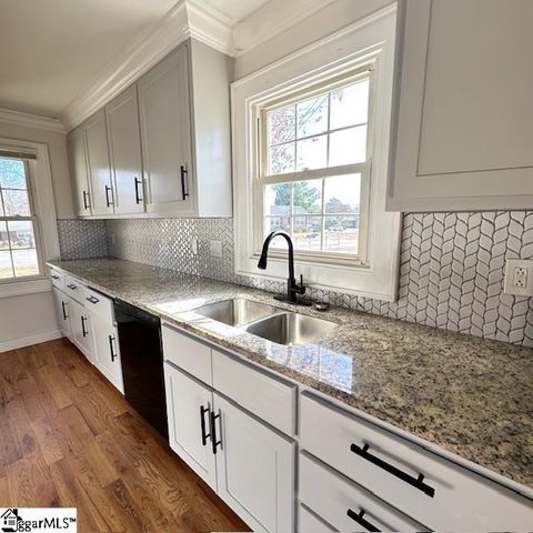 8 Pembroke Lane, Taylors, SC 29687