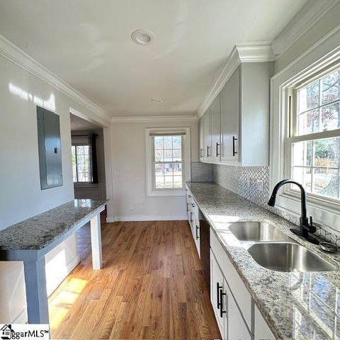 8 Pembroke Lane, Taylors, SC 29687