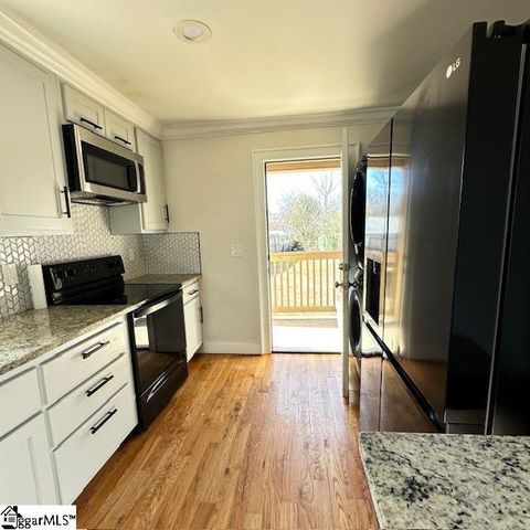 8 Pembroke Lane, Taylors, SC 29687