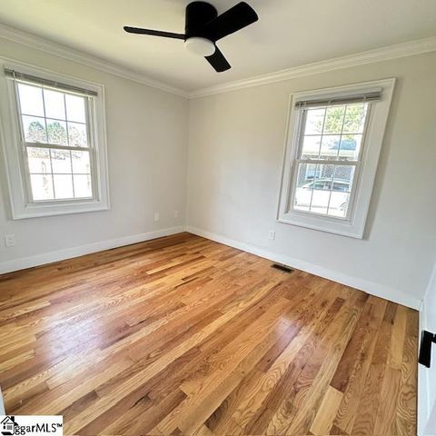 8 Pembroke Lane, Taylors, SC 29687