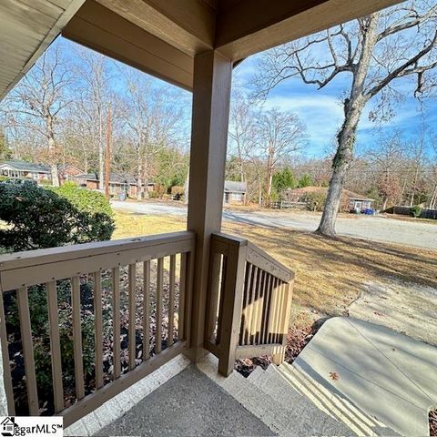 8 Pembroke Lane, Taylors, SC 29687