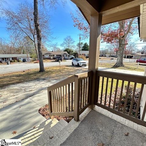 8 Pembroke Lane, Taylors, SC 29687