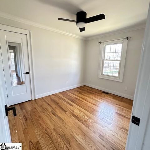 8 Pembroke Lane, Taylors, SC 29687