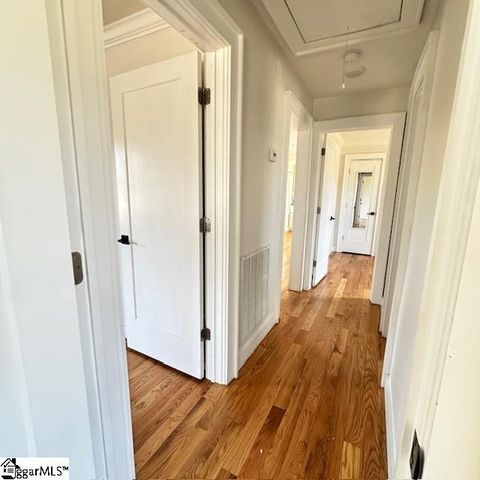 8 Pembroke Lane, Taylors, SC 29687