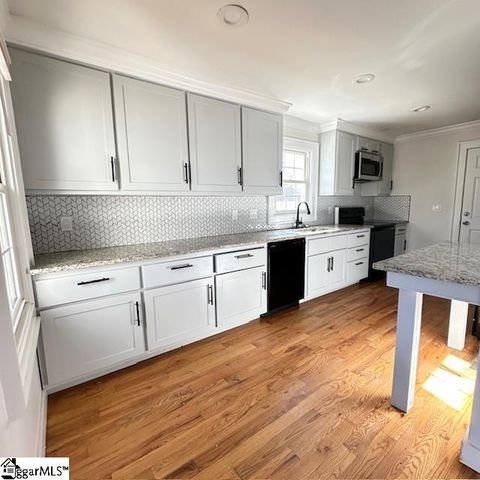 8 Pembroke Lane, Taylors, SC 29687