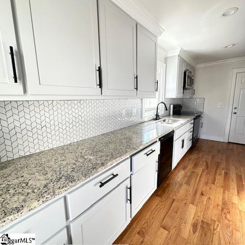 8 Pembroke Lane, Taylors, SC 29687