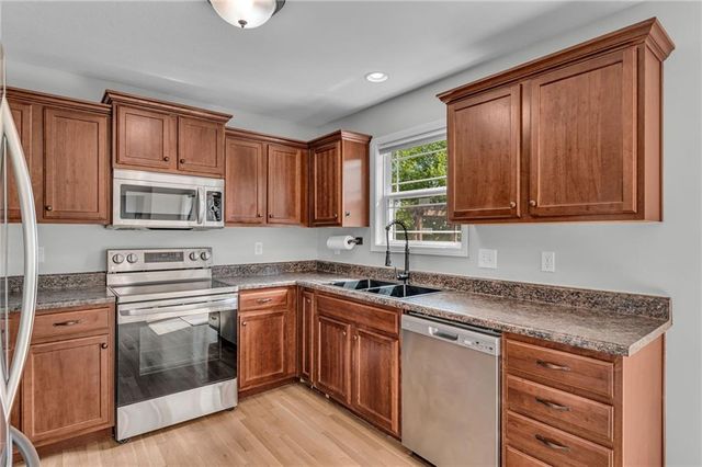 142 Aspen Lane, Lawrence, KS 66049