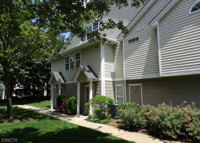 16 Collura Ln, Clifton City, NJ 07012