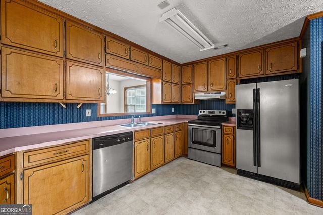 180 Monmouth Drive, Fayetteville, GA 30214