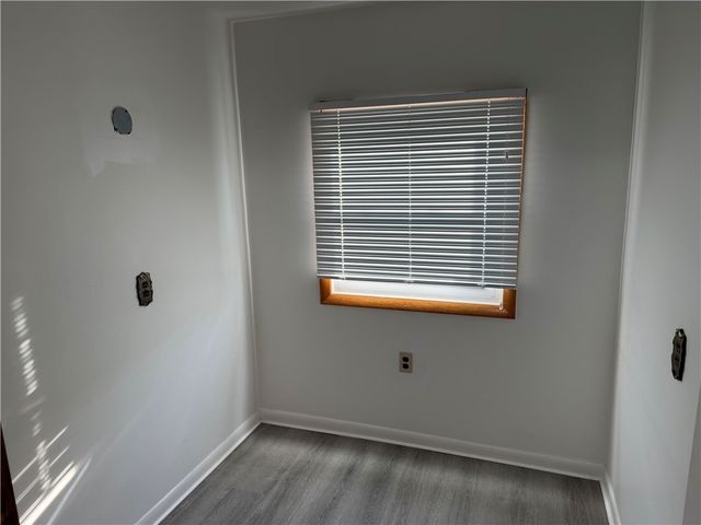 1169 Leaside Dr, Lincoln Place, PA 15207