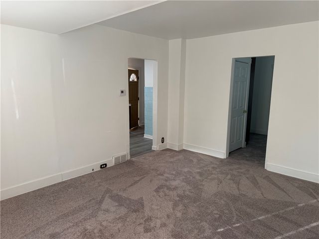 1169 Leaside Dr, Lincoln Place, PA 15207