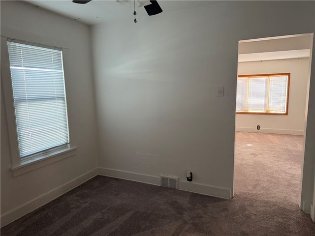 1169 Leaside Dr, Lincoln Place, PA 15207