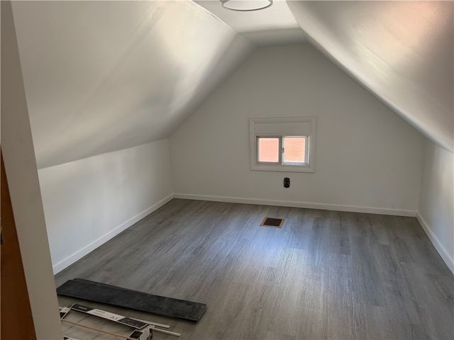 1169 Leaside Dr, Lincoln Place, PA 15207