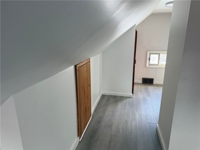 1169 Leaside Dr, Lincoln Place, PA 15207