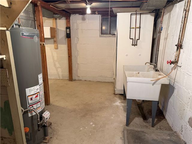 1169 Leaside Dr, Lincoln Place, PA 15207