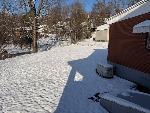 1169 Leaside Dr, Lincoln Place, PA 15207