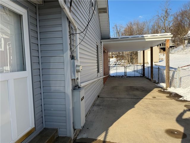 1169 Leaside Dr, Lincoln Place, PA 15207