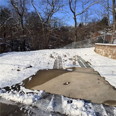 1169 Leaside Dr, Lincoln Place, PA 15207