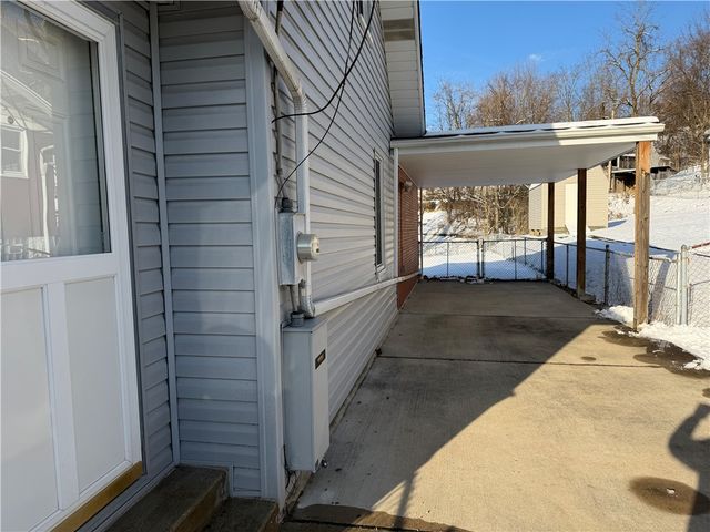 1169 Leaside Dr, Lincoln Place, PA 15207