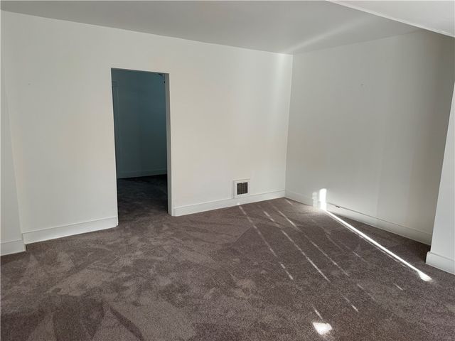 1169 Leaside Dr, Lincoln Place, PA 15207