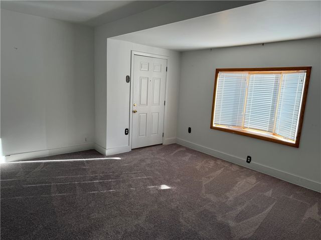 1169 Leaside Dr, Lincoln Place, PA 15207