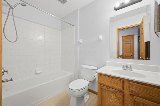 60 Gala Avenue, Pataskala, OH 43062