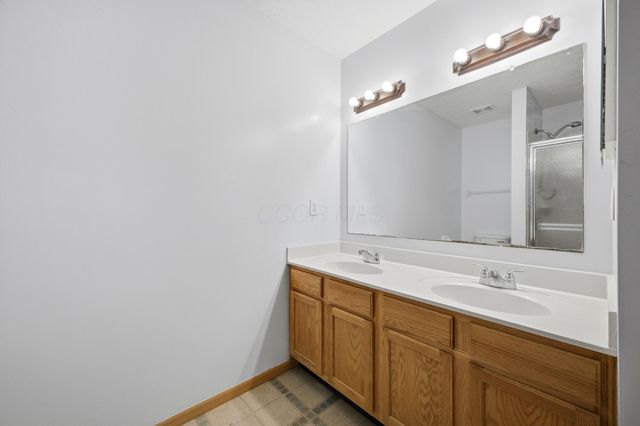 60 Gala Avenue, Pataskala, OH 43062