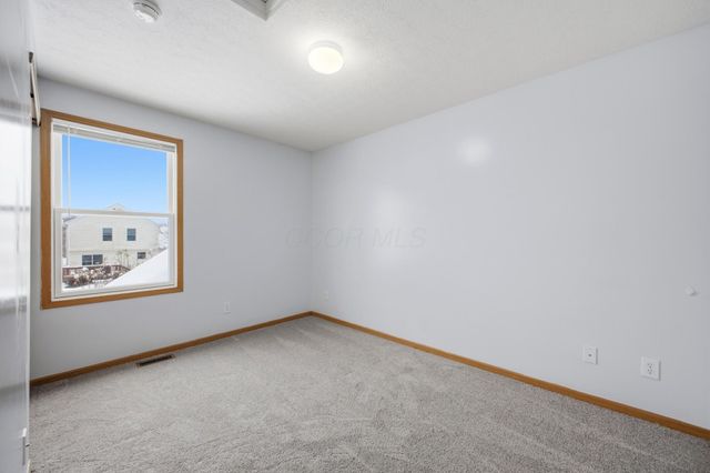 60 Gala Avenue, Pataskala, OH 43062