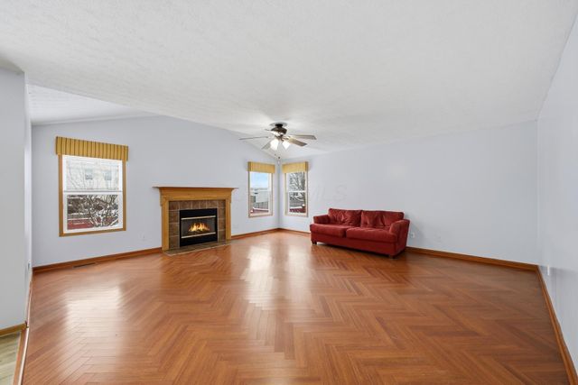 60 Gala Avenue, Pataskala, OH 43062