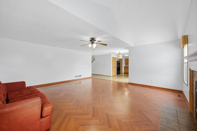 60 Gala Avenue, Pataskala, OH 43062