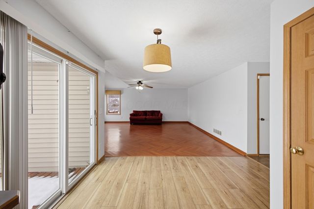 60 Gala Avenue, Pataskala, OH 43062