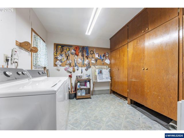 1760 Vanderbeck Ln, Woodburn, OR 97071