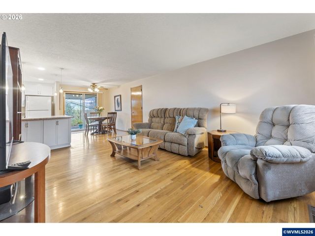 1760 Vanderbeck Ln, Woodburn, OR 97071